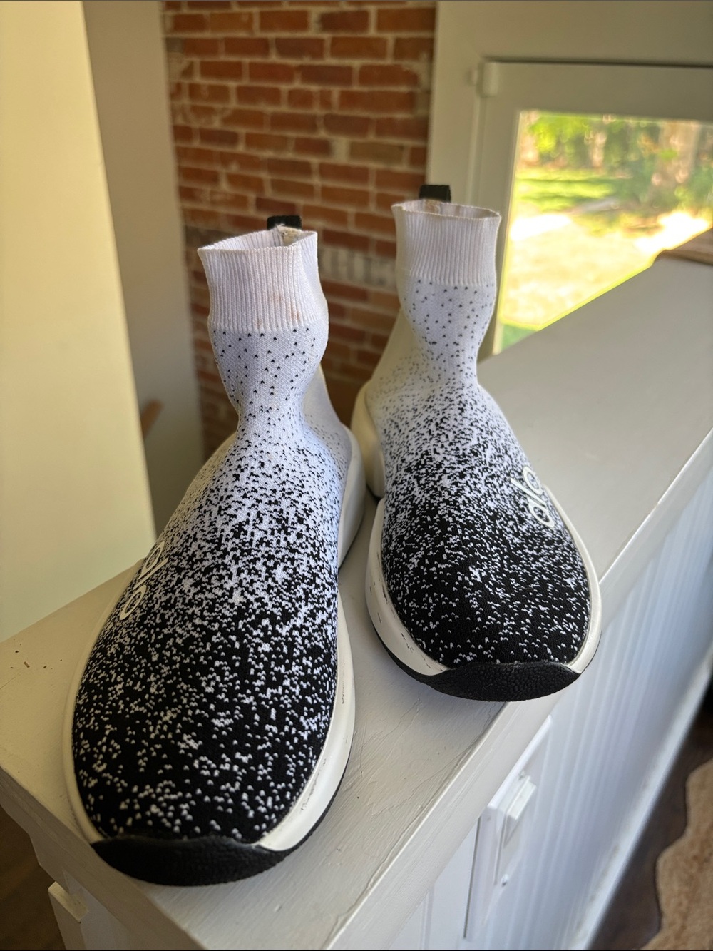 Alo Velocity Knit Sneakers View 3